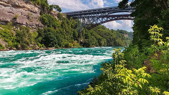 Niagara Falls Tour from Toronto with Optional Boat Cruise