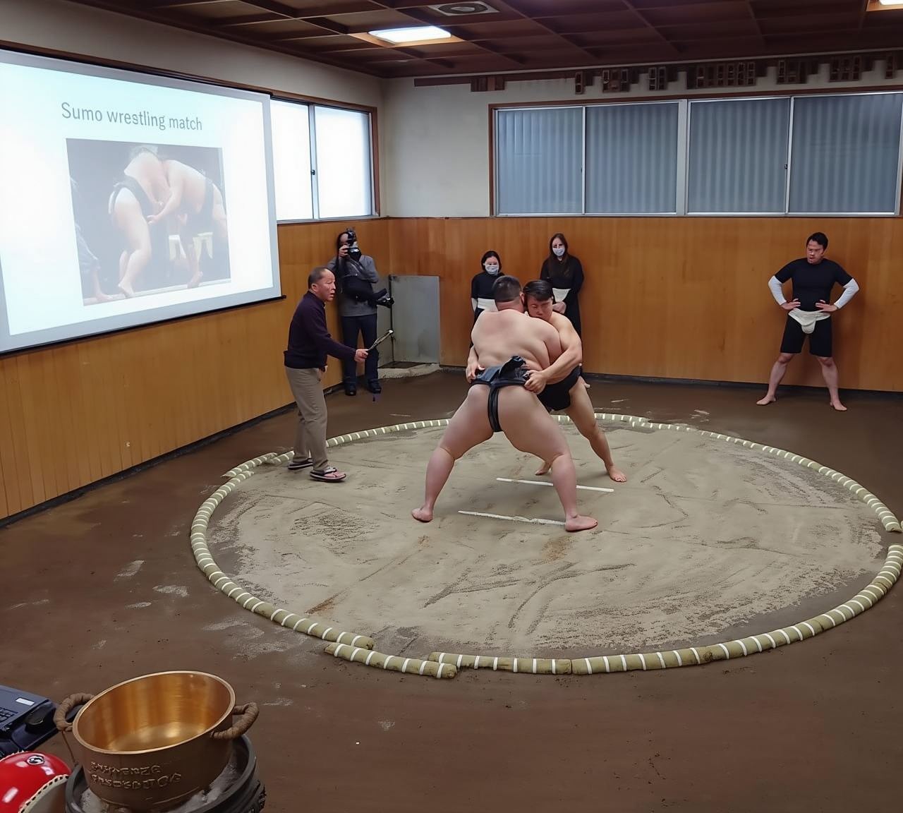 Tokyo: Spettacolo di Sumo ed Esperienza Culinaria
