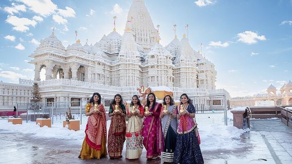 Abu Dhabi Full Day Shared City Tour From Dubai with Hindu BAPS Mandir Temple