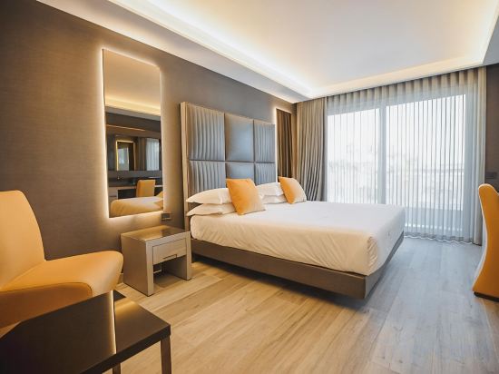 Hotel & Resort Tre Fontane Luxury Room Type - Junior Suite with Side Sea View