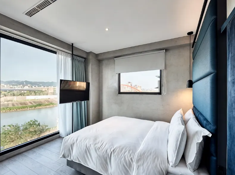 Waterfront Hotel