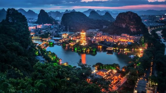 Yangshuo Private Day Tour for Yangshuo Xianggong Mountain Sunrise and Guilin Downtown