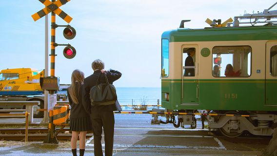 東京発鎌倉日帰りツアー【9名様限定少人数グループ送迎+江ノ電無料乗車体験+中国語・英語ドライバーガイド】