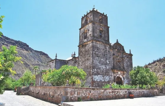 探索聖哈維爾教堂，午餐，步行和歷史之旅