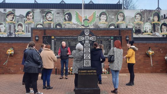 ทัวร์รถแท็กซี่เบลฟาสต์ ทัวร์รถแท็กซี่สีดำชื่อดัง