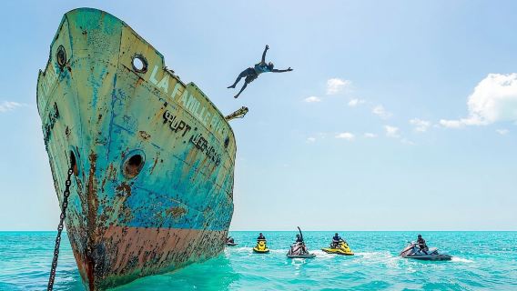 Ghost Freighter Seafari ( abandoned shipwreck)
