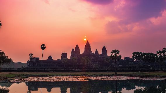 ทัวร์ครึ่งวันชมพระอาทิตย์ขึ้นที่นครวัดพร้อมรถยนต์ส่วนตัวและไกด์นำเที่ยว