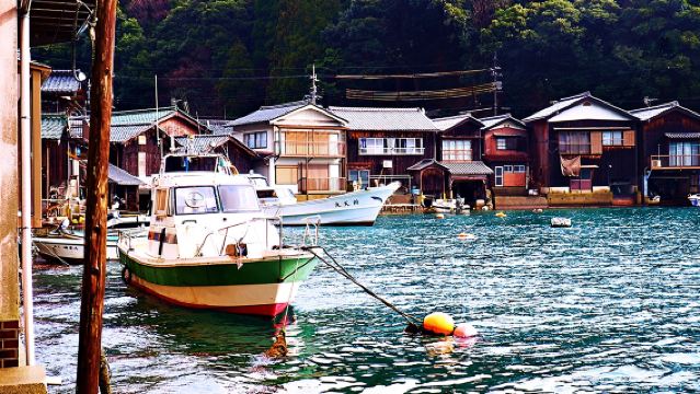 Eendaagse tour naar Amanohashidate, Bootshuizen van Ine en de Baai van Ine in het Japanse Venetië (meertalige service in Chinees, Engels, Japans en Thai)