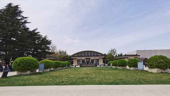 1-Day Xi'an Tour: Small South Gate Morning Market + Xi'an City Wall + Emperor Qinshihuang's Mausoleum Site Museum + Emperor Qinshihuang's Mausoleum Site Museum - Lishan Garden + Terracotta Warrior Making Experience