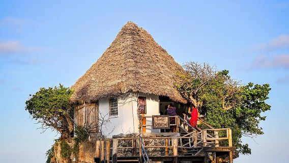 Tur Gua Kuza; Batu; Pantai Paje; Hutan Jozani; Gua Salama