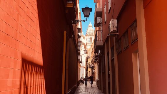 セビリア：少人数グループ向けユダヤ人街探索ウォーキングツアー