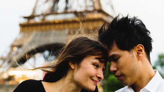 Parigi: crociera serale sul fiume con degustazione di champagne e cibo