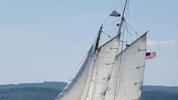 Camden, Maine: Navegaciones de un día a bordo de la goleta Surprise