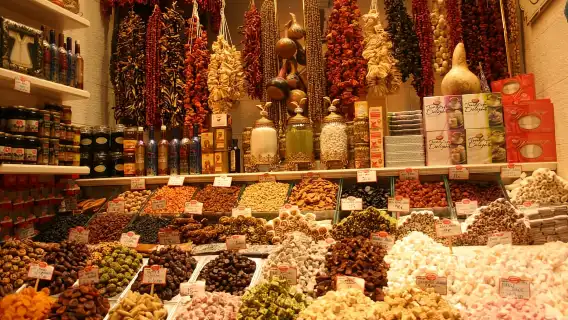 Istanbul: Afternoon Bosphorus Cruise and Spice Bazaar Tour