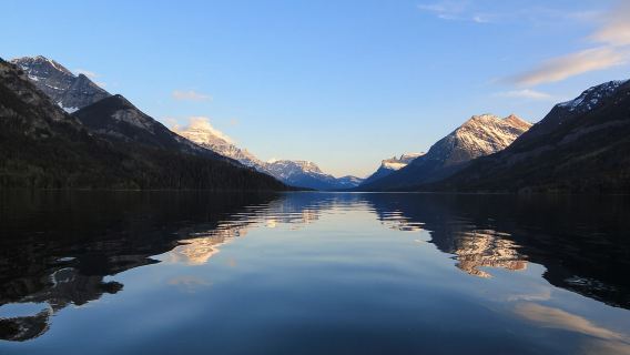 Waterton National Park: Lakes & Mountains Day Tour