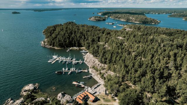 Stockholm: RIB Speed boat tour & archipelago island visit