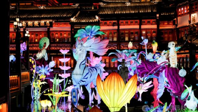 ทัวร์กลางคืนเซี่ยงไฮ้ห้ามพลาด! ทัวร์ส่วนตัวครึ่งวัน สวนอวี้หยวน + หอไข่มุกตะวันออก (รวมบัตรเข้าชม 2 จุด)