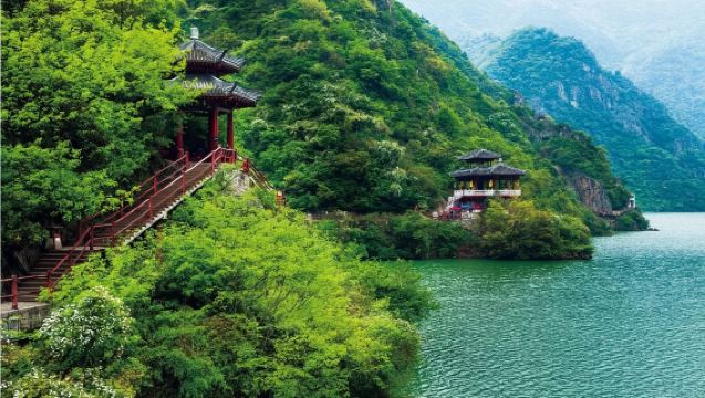 [Penerangan Berpandu Mendalam/Akses Langsung ke Stesen Kereta Api Laju] Lawatan Sehari ke Laluan Batu Pintu + Bandar Lama Zhuge + Makam Wuhou