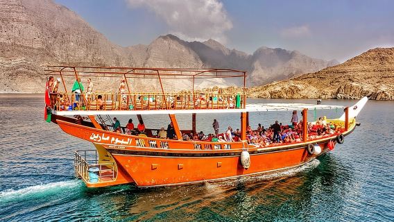 Crociera di un giorno intero a Musandam Dibba con pranzo a buffet e snorkeling