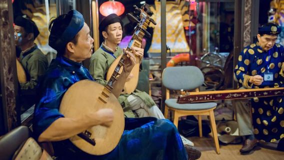 Partenza da Hue|Tour serale in cyclo (tuk-tuk) a Hue