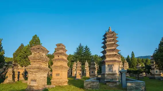 嵩山少林寺+武術館+塔林+三皇寨一日遊【不進購物店三環內接】