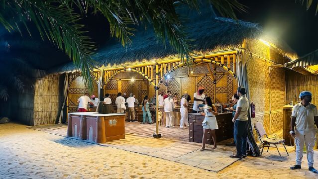 Excursion safari dans le désert, quad avec dîner barbecue et spectacle au départ de Dubaï