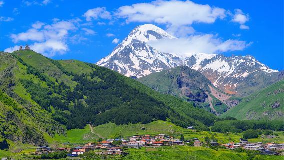 Khởi hành từ Tbilisi, Georgia, bao gồm Lâu đài Ananuri và Nhà thờ Holy Trinity ở Gergeti