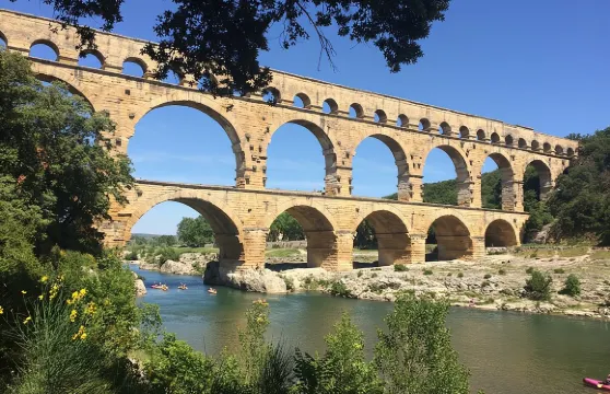 亞維儂出發尼姆、於澤斯及加爾橋小團全日遊