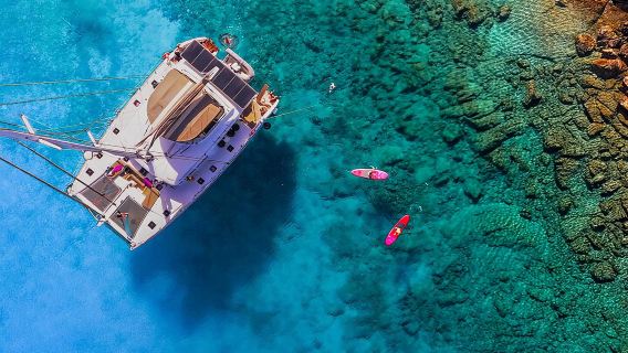 ท่องเที่ยวด้วยเรือคาตามารันสู่เกาะเดีย พร้อมอาหารและกิจกรรมทางน้ำ