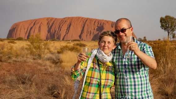 From Alice Springs: Day Trip to Uluru with BBQ Dinner