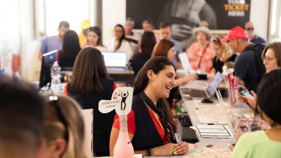 ローマ:ヴァレンティーニ宮殿ローマ ドムス マルチメディア体験