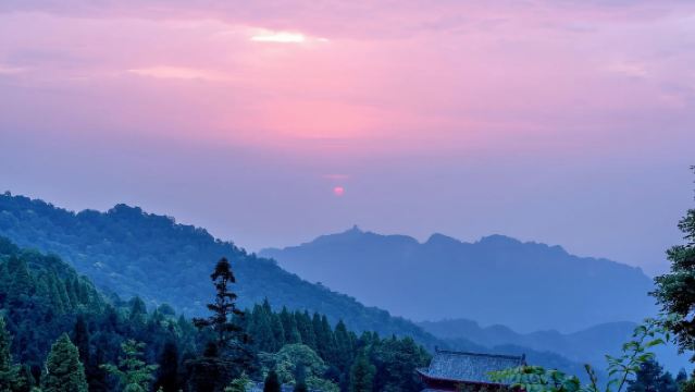 Panduan Perjalanan Sehari 'Ajaib' dari Chengdu (Gunung Qingcheng + Lembah Panda) dengan Sewaan Peribadi!