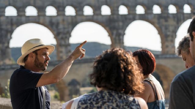 アヴィニョン:ポン デュ ガール、サン レミ、レ ボー半日ツアー