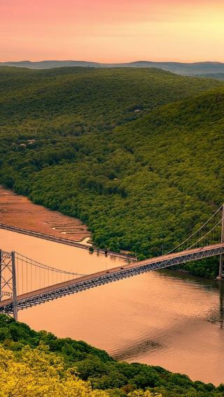 Bear Mountain State Park + Beacon Retro Town Day Tour in the US