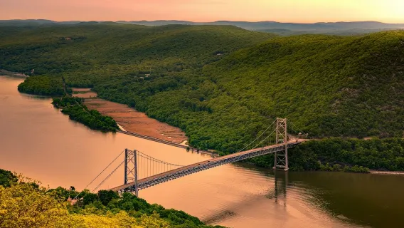 Tagesausflug zum Bear Mountain State Park und Beacon Retro Town in den USA