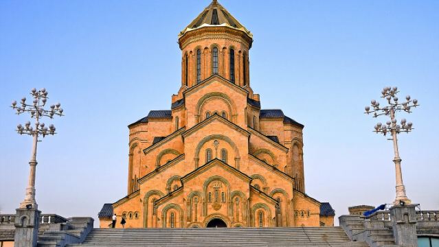 Catedral de la Santísima Trinidad + Tbilisi sea + Puente de la Paz + Baños de azufre + Estatua servicio de coche privado con conductor de un día
