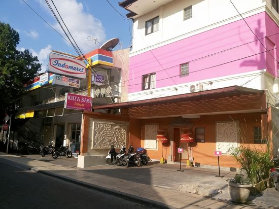 Kuta Sari House - Tap to explore photos