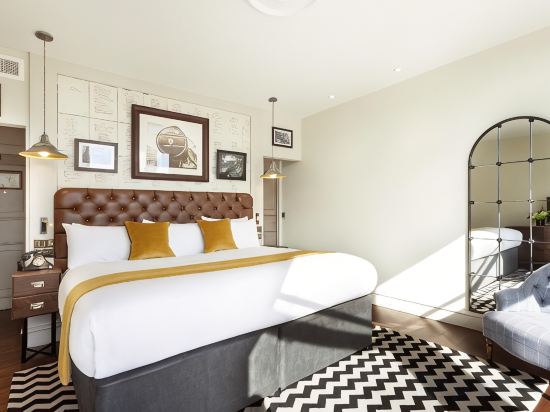 Hotel Indigo EDINBURGH - PRINCES STREET, an IHG hotel - Tap to explore photos
