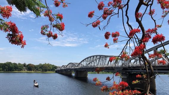 Esplorare la città imperiale di Huế con autista professionista in auto privata