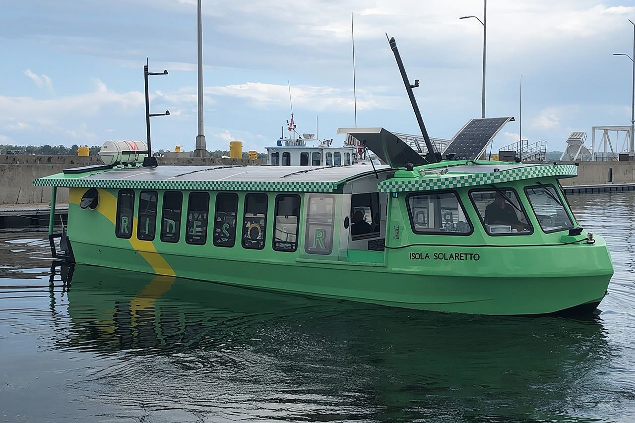 ¡Experiencia de 1,5 horas en el puerto a bordo del barco solar MÁS GRANDE de Norteamérica!