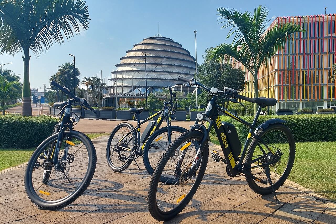 ทัวร์เมืองคิกาลีด้วยจักรยานไฟฟ้าพร้อมอาหารเช้า