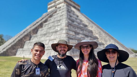 Chichén Itzá, baño en cenote y visita al pueblo mágico de Izamal con almuerzo buffet