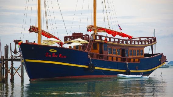 Antong Tour with a Vintage Red Sailing in Samui / Pick-up and Drop-off / Buffet