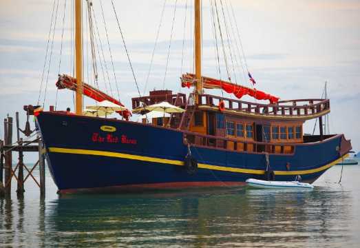 Koh Samui vintage red sailing boat Ang Thong tour with pickup service and buffet