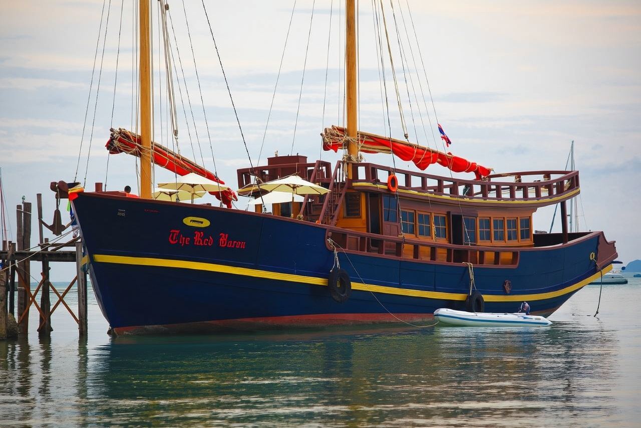 Koh Samui vintage red sailing boat Ang Thong tour with pickup service and buffet