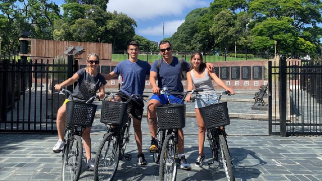 ทัวร์ปั่นจักรยาน: ไฮไลท์เมืองบัวโนสไอเรสครึ่งวัน