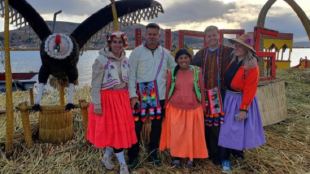 ทัวร์เรือ 3 ชั่วโมงไปยังเกาะยูโรสจากปูโน