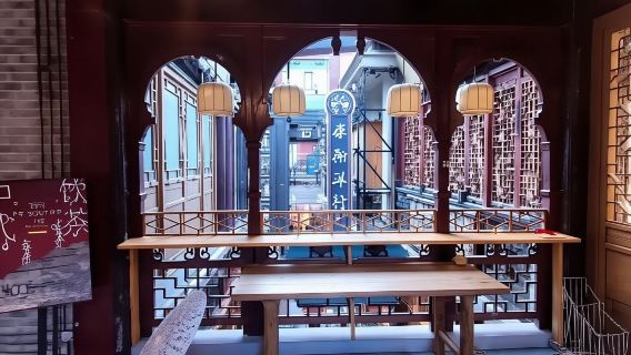 Jardin Yuyuan - Nouveau style chinois de thé (terrasse avec vue imprenable sur le Jardin Yuyuan + expérience immersive de cérémonie du thé + sélection de pâtisseries + thés d'exception)