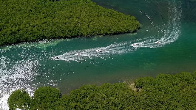 ทัวร์เรือเร็วและดำน้ำตื้นที่กังกุน: เรือเร็วแบบรวมกลุ่ม
