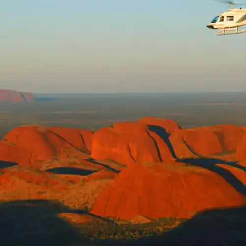 オーストラリア-エアーズロック ヘリコプター観光フライト【日の出・日